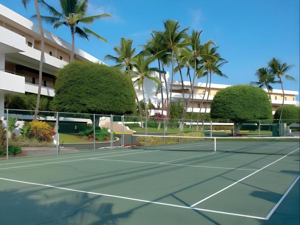 Wyndham Royal Sea Cliff Resort Kailua-Kona Exterior photo